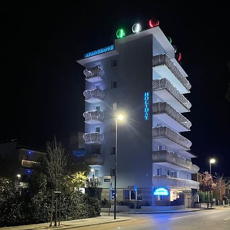 Appart-Hotel Holiday Lignano Sabbiadoro Buitenkant foto