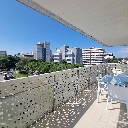 Appart-Hotel Holiday Lignano Sabbiadoro Buitenkant foto