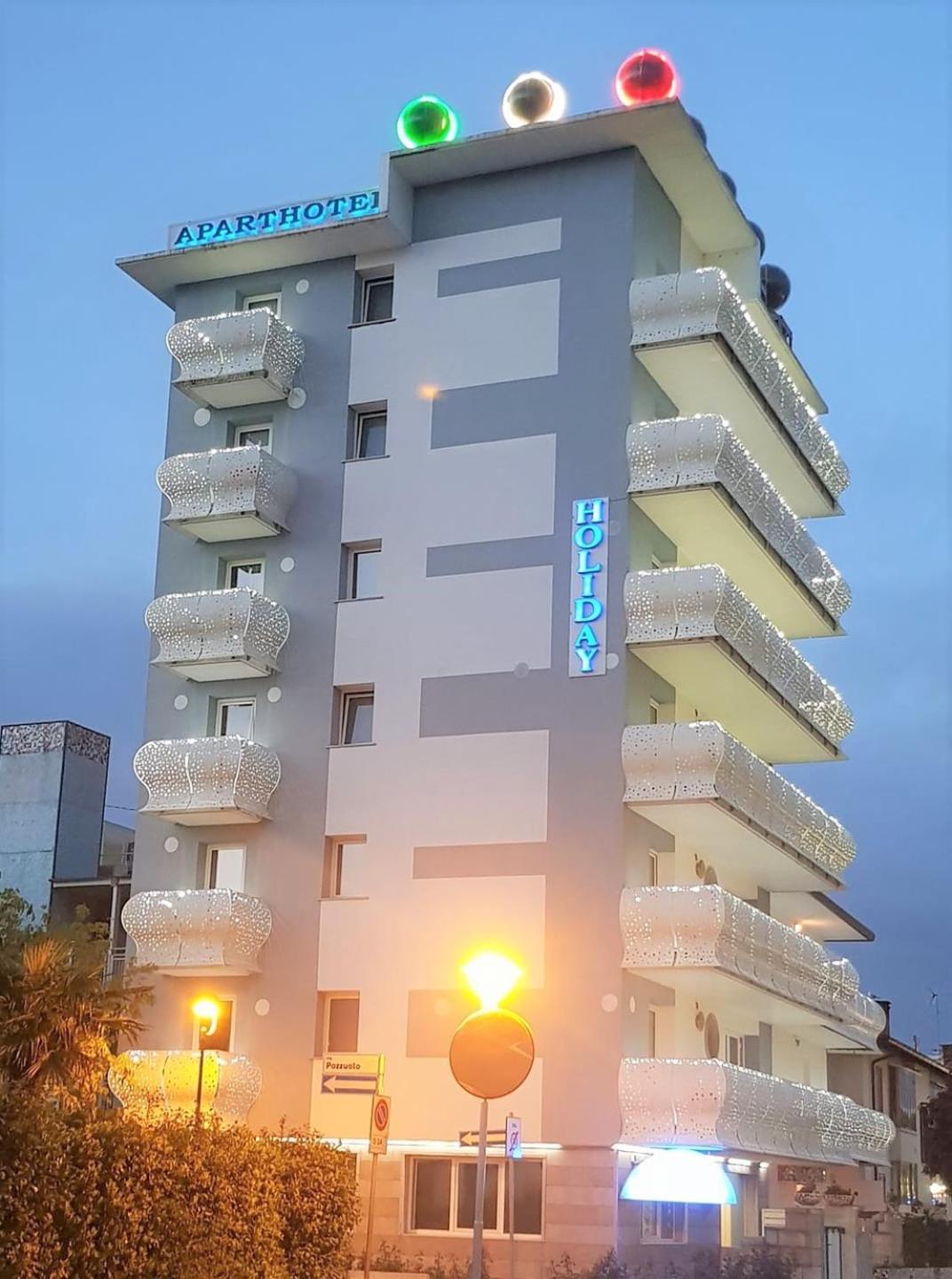 Appart-Hotel Holiday Lignano Sabbiadoro Buitenkant foto
