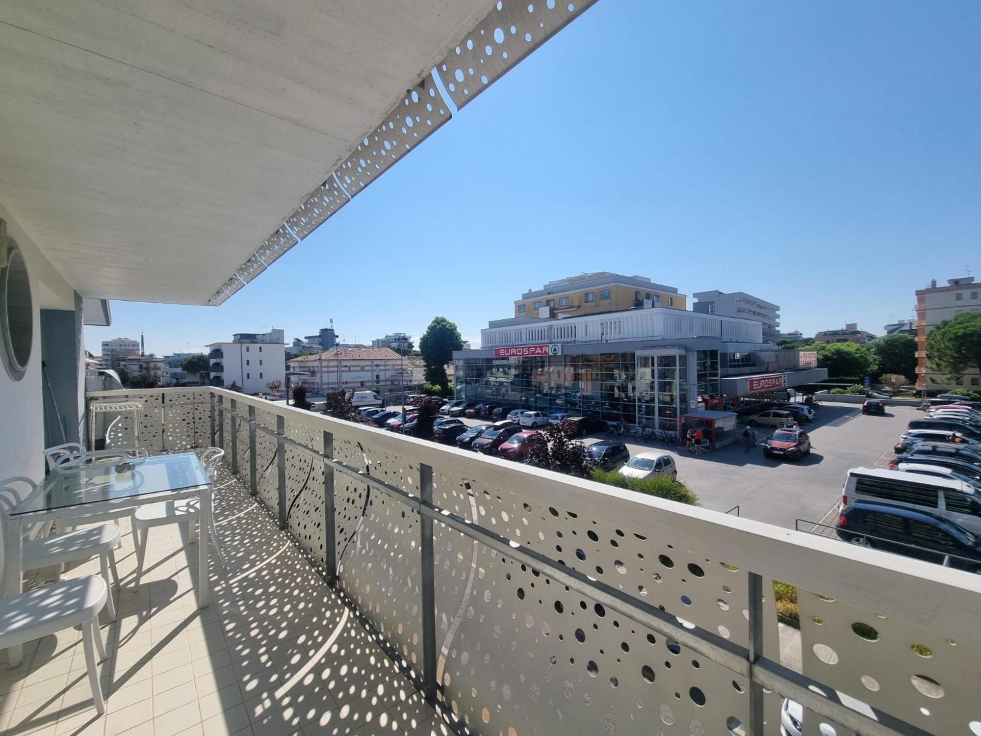Appart-Hotel Holiday Lignano Sabbiadoro Buitenkant foto