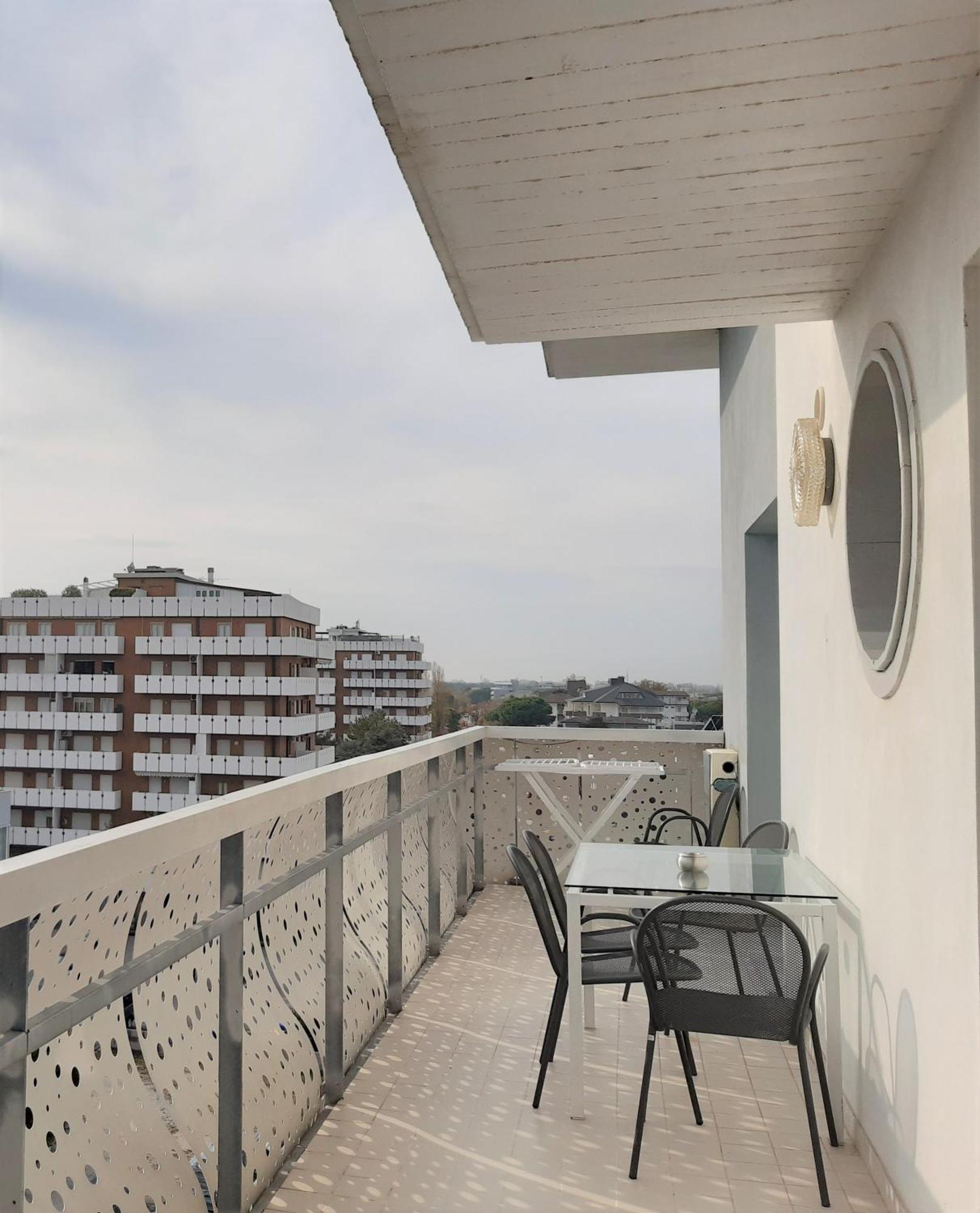 Appart-Hotel Holiday Lignano Sabbiadoro Buitenkant foto