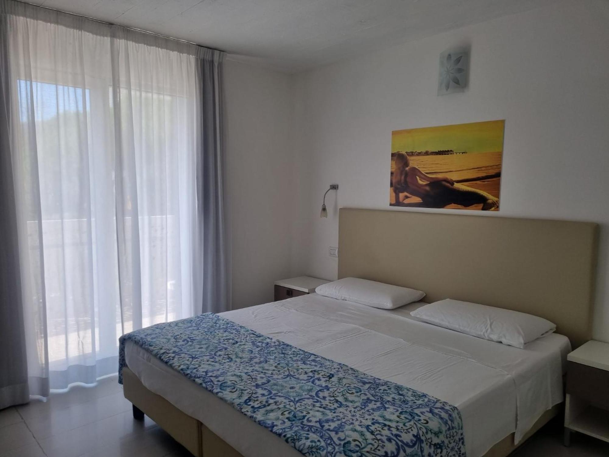 Appart-Hotel Holiday Lignano Sabbiadoro Buitenkant foto