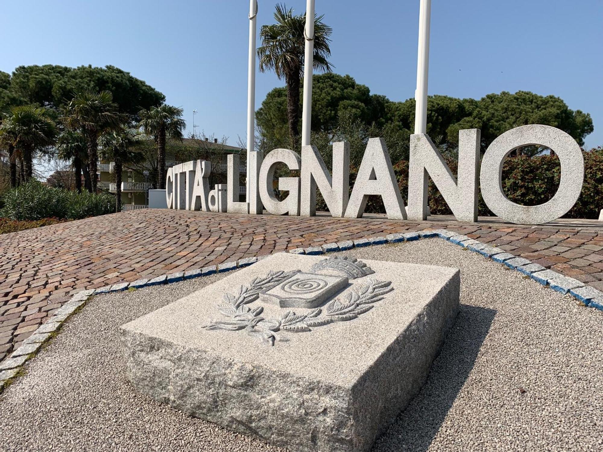 Appart-Hotel Holiday Lignano Sabbiadoro Buitenkant foto