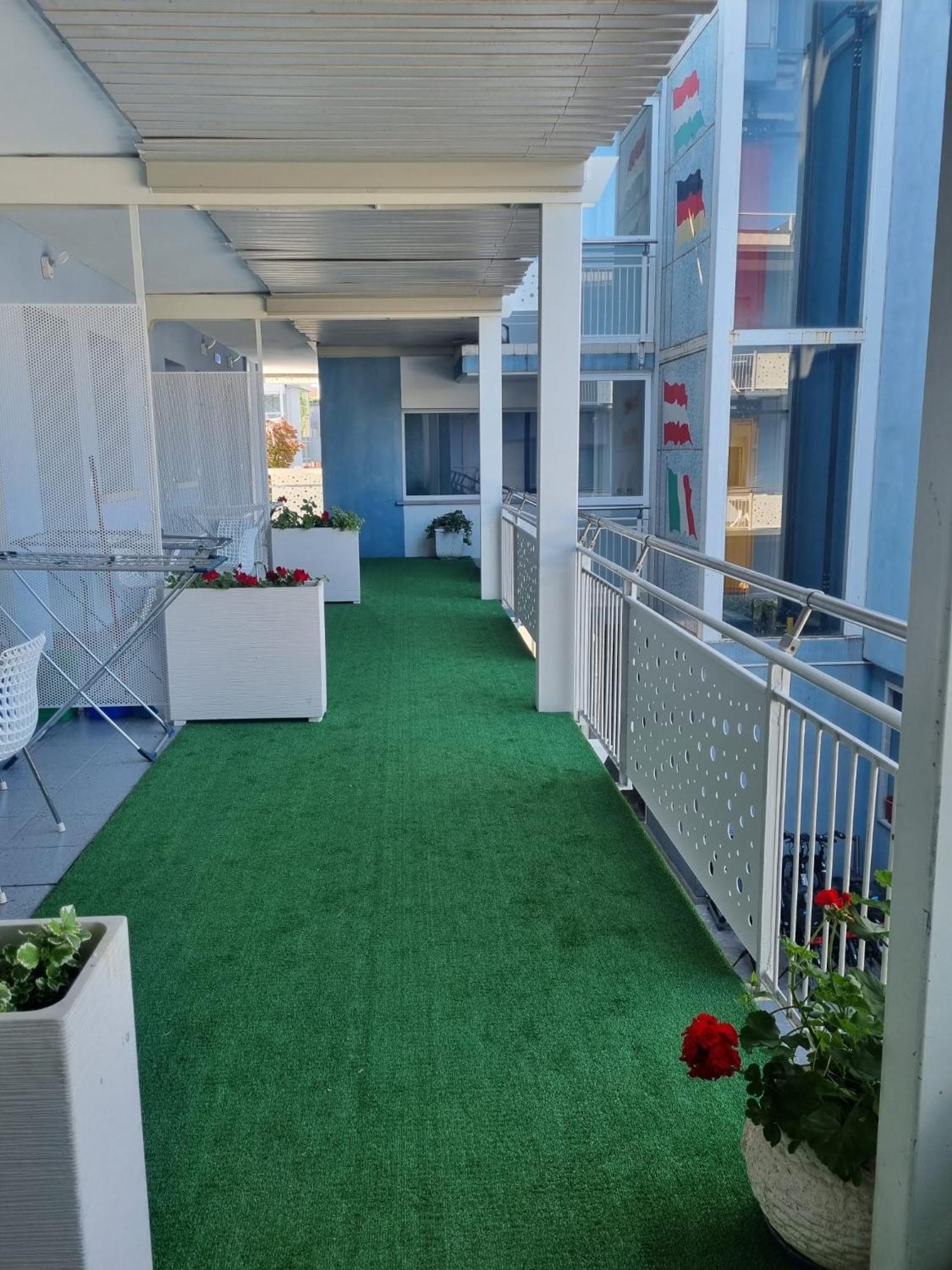 Appart-Hotel Holiday Lignano Sabbiadoro Buitenkant foto