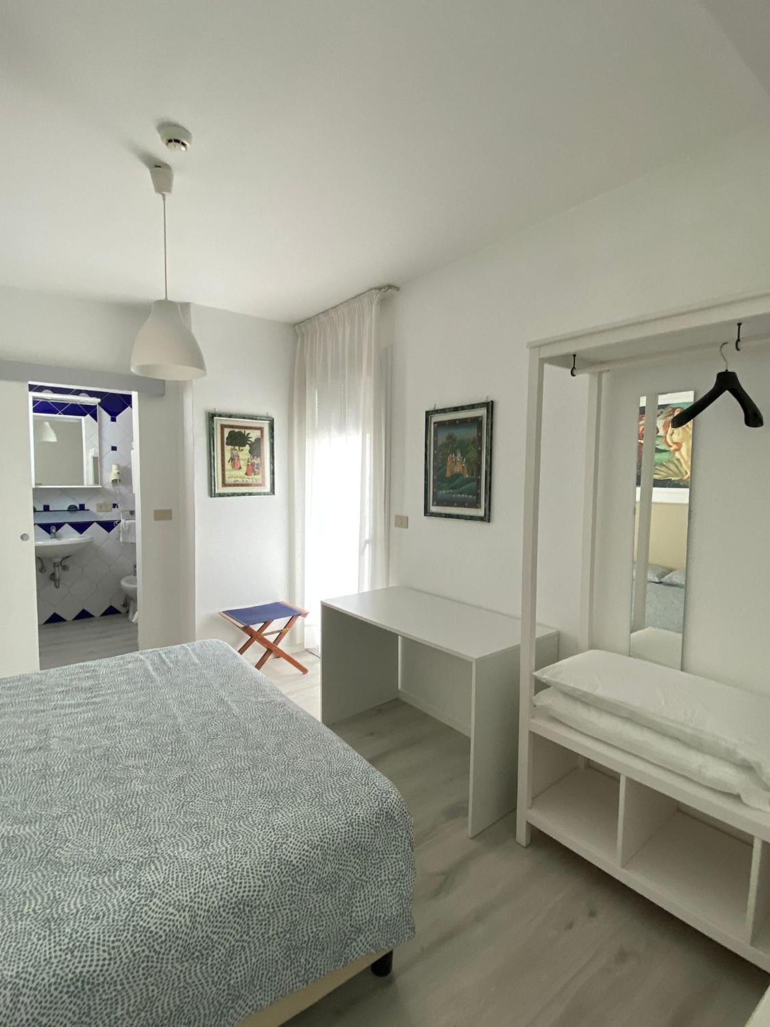 Appart-Hotel Holiday Lignano Sabbiadoro Buitenkant foto