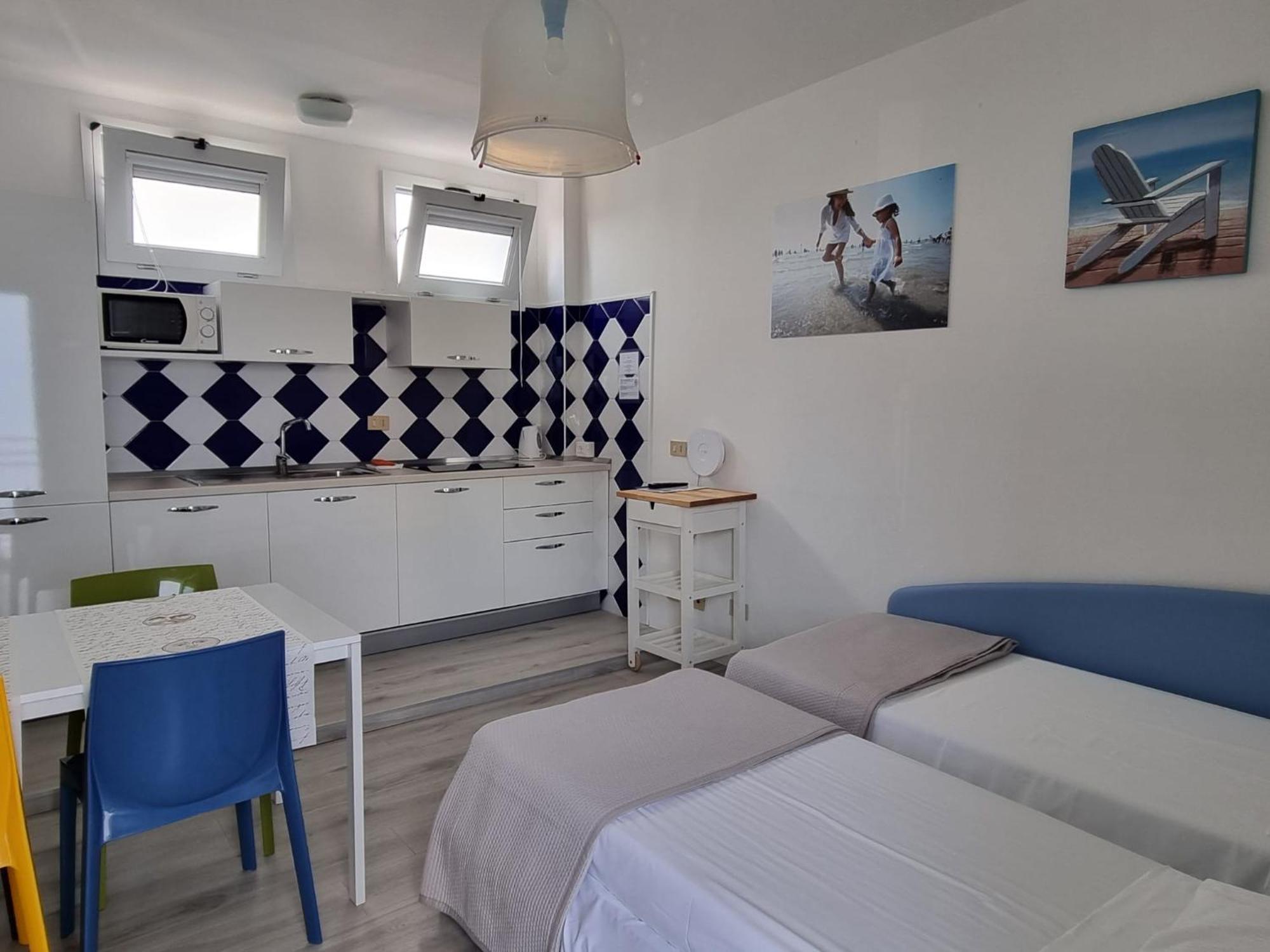 Appart-Hotel Holiday Lignano Sabbiadoro Buitenkant foto