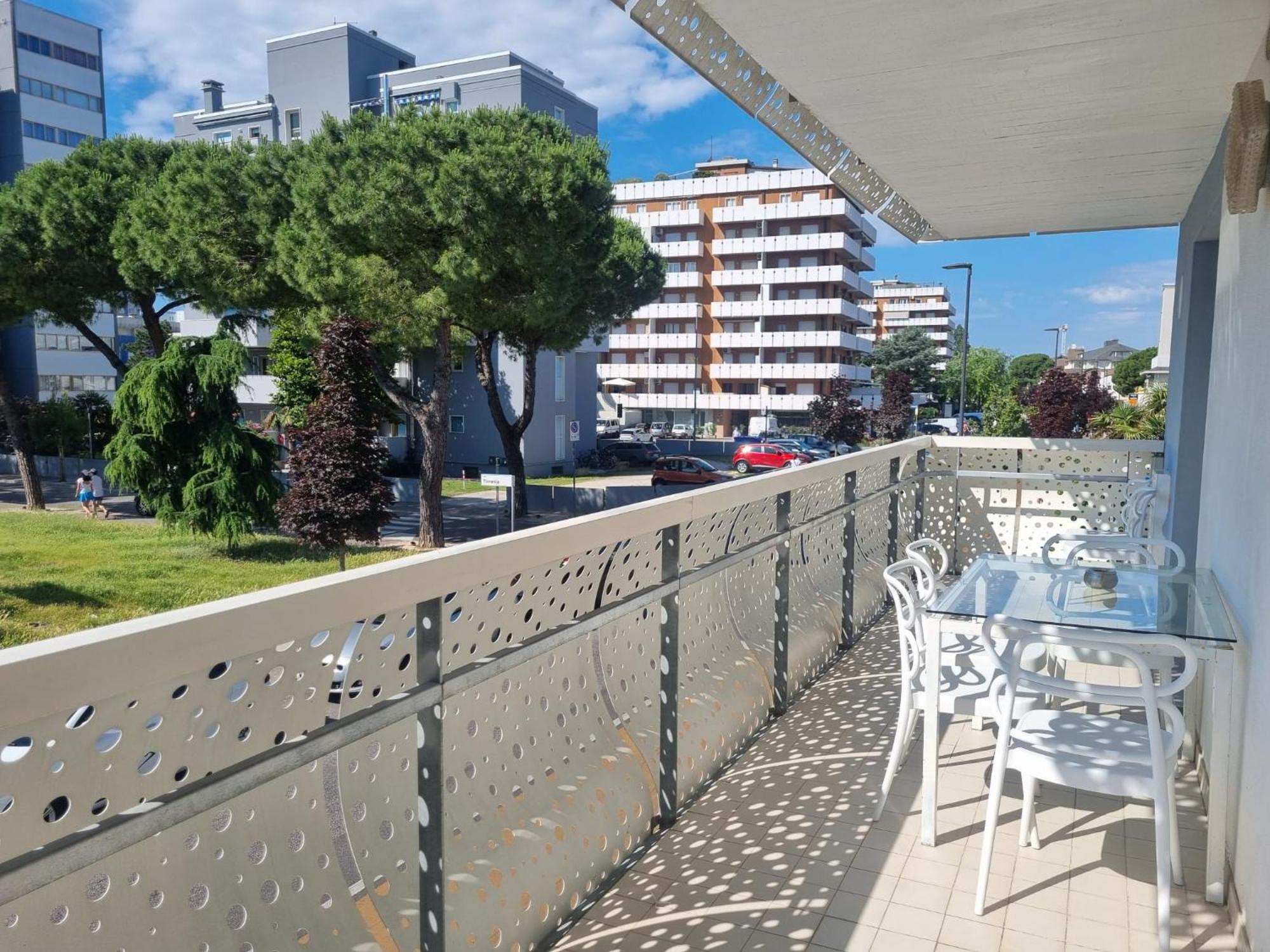 Appart-Hotel Holiday Lignano Sabbiadoro Buitenkant foto