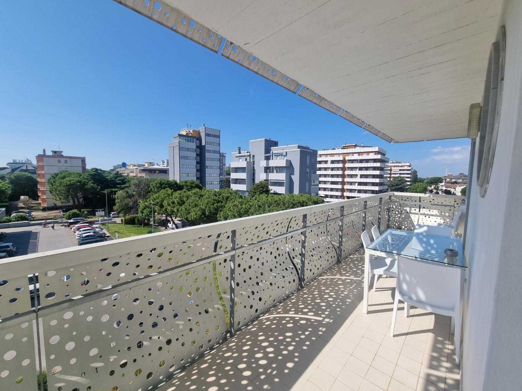Appart-Hotel Holiday Lignano Sabbiadoro Buitenkant foto